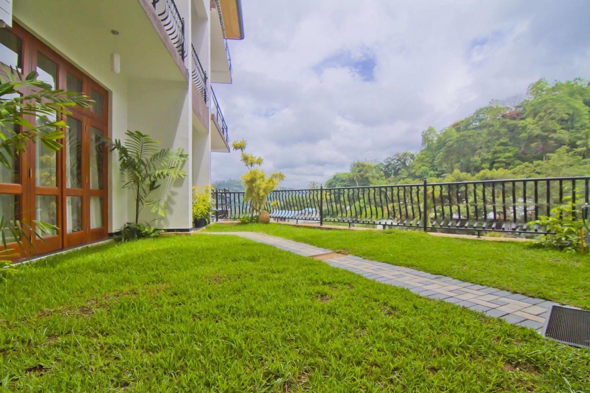 Serene Grand Villa Kandy Exterior photo